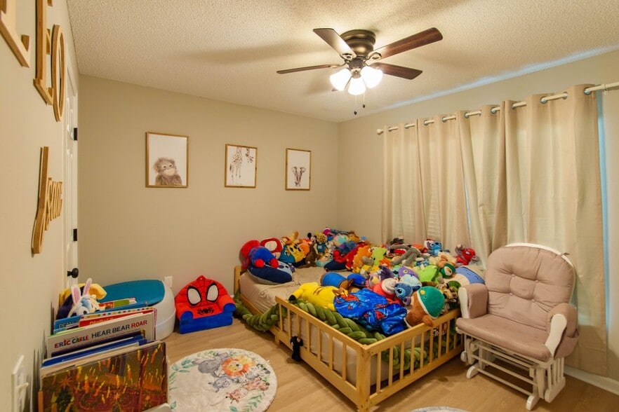 Building Photo - 11865 Noble Fir Ct