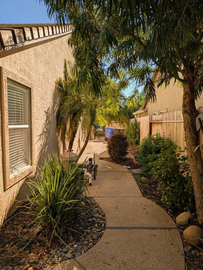 Building Photo - BEAUTIFUL SINGLE FAMILY HOME IN FOLSOM!