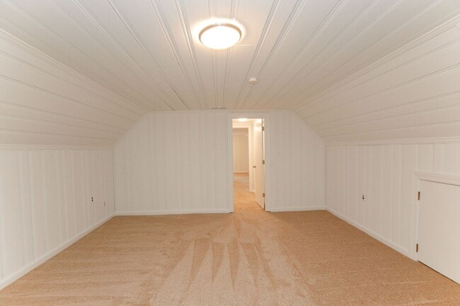 Building Photo - Beautiful Lake Home Rental in Norfolk!