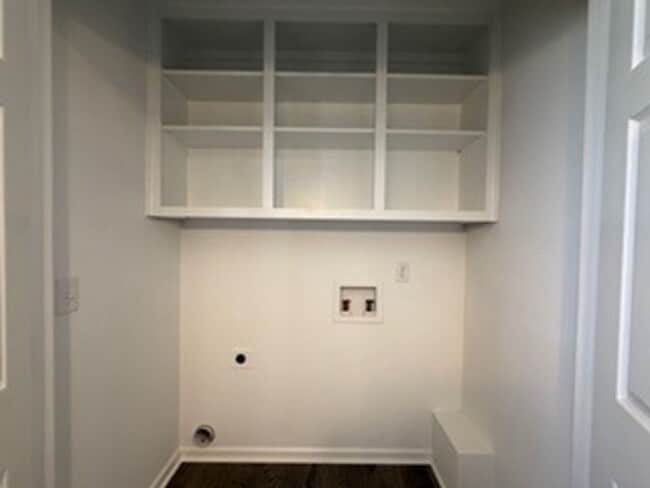 Building Photo - Like New Burlington 3 Bedroom, 2 bath w/garage - Won't Last!