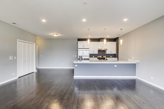 Building Photo - 2910 S Archer Ave