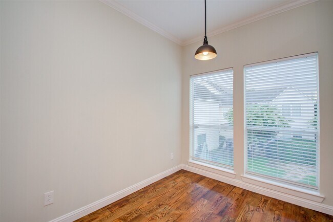 Building Photo - 1733 Tuam St