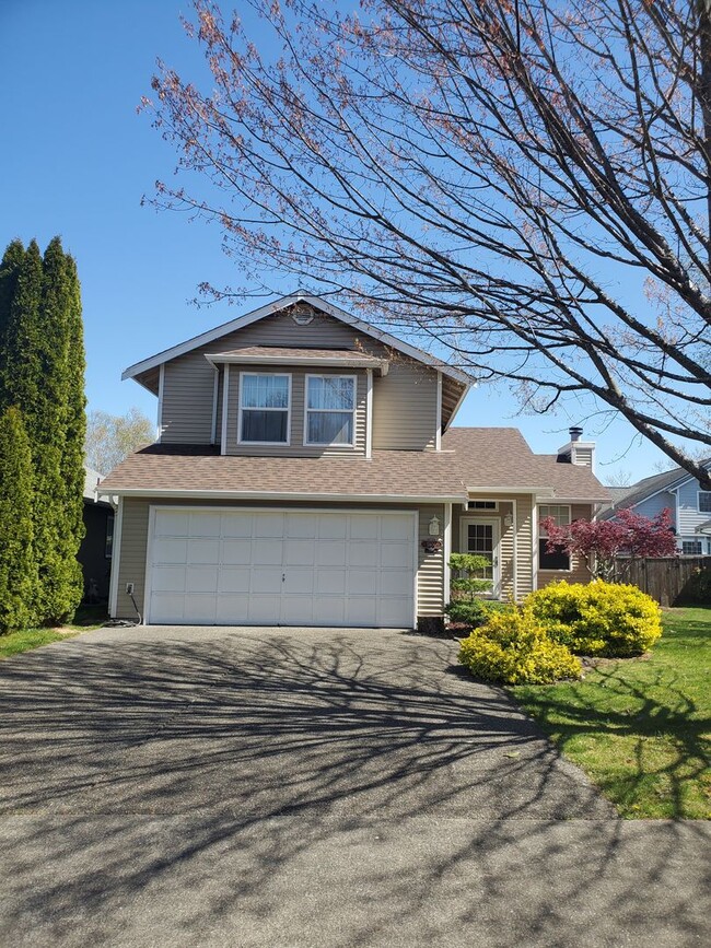 Building Photo - Great 3 bedroom home available now!