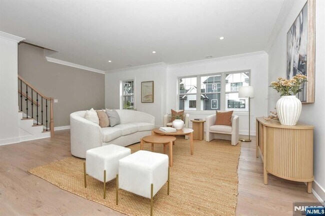 Building Photo - 120 Collignon Way