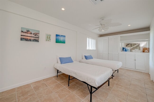 Building Photo - 510 Surf Oaks Dr