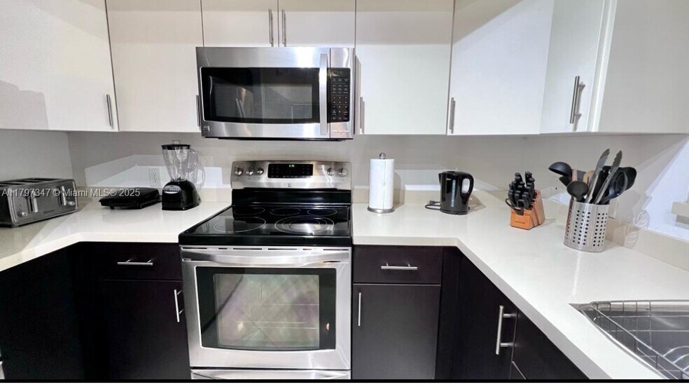 Building Photo - 19701 E Country Club Dr