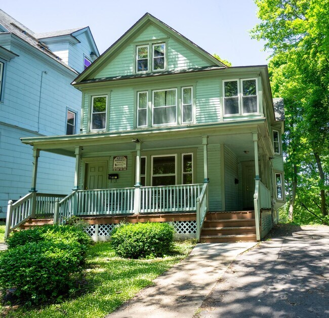 Building Photo - 1217 1/2 Madison Street -  First Floor Apa...