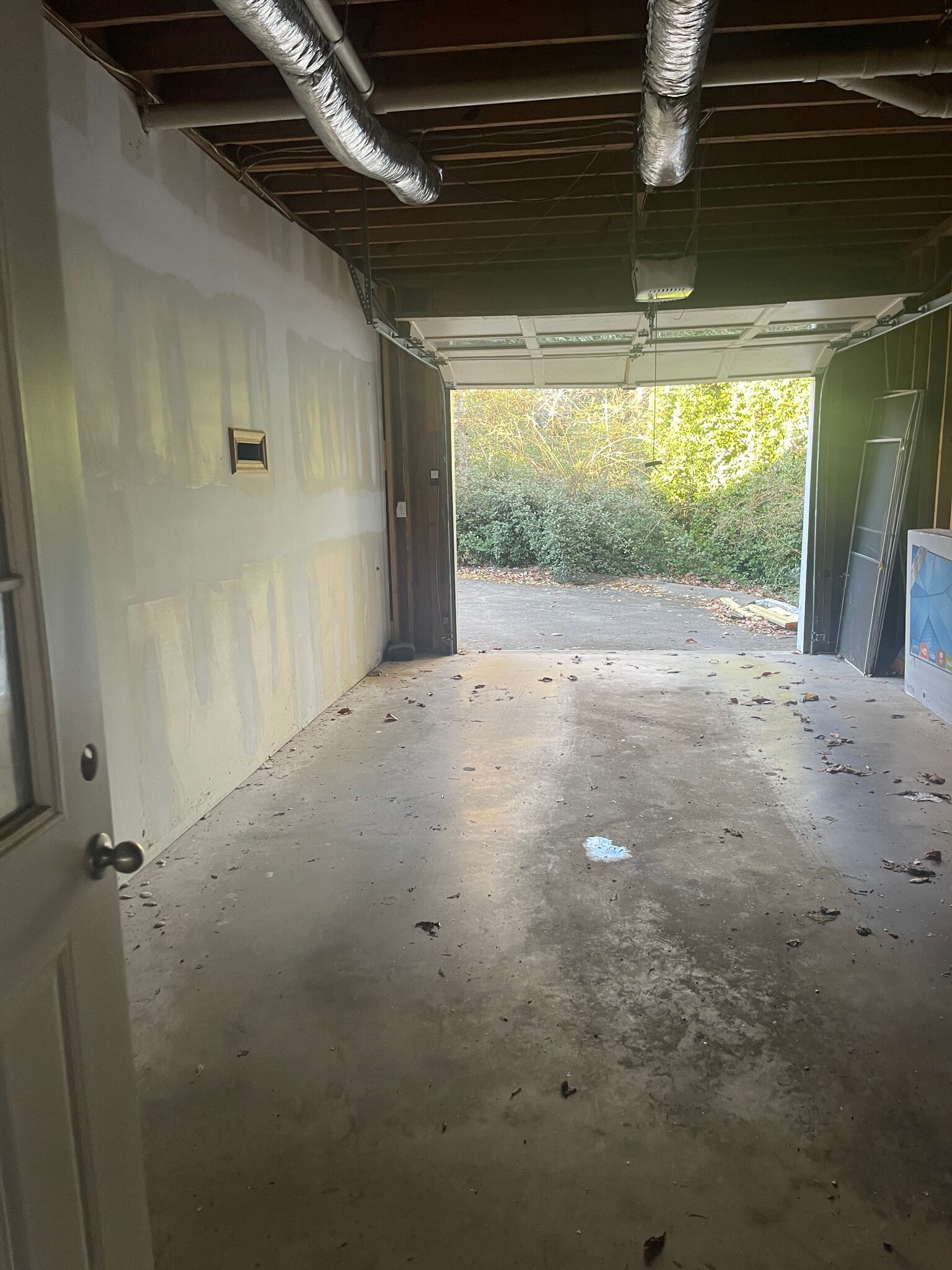 Garage - 181 Redwood Ln