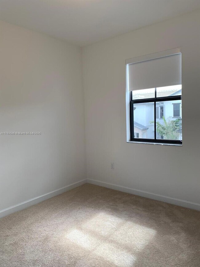 Building Photo - 1631 SW 28th St