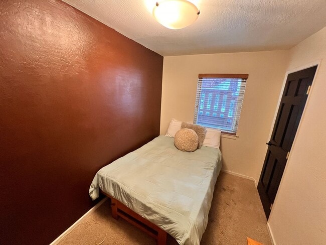 Building Photo - Fully Furnished Rental