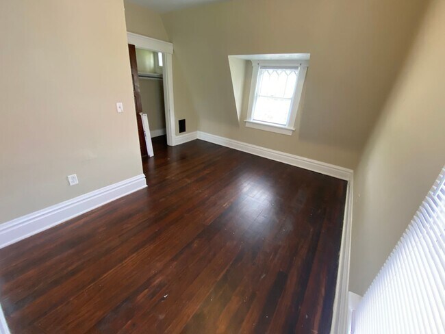 Building Photo - 426 E 15th Ave