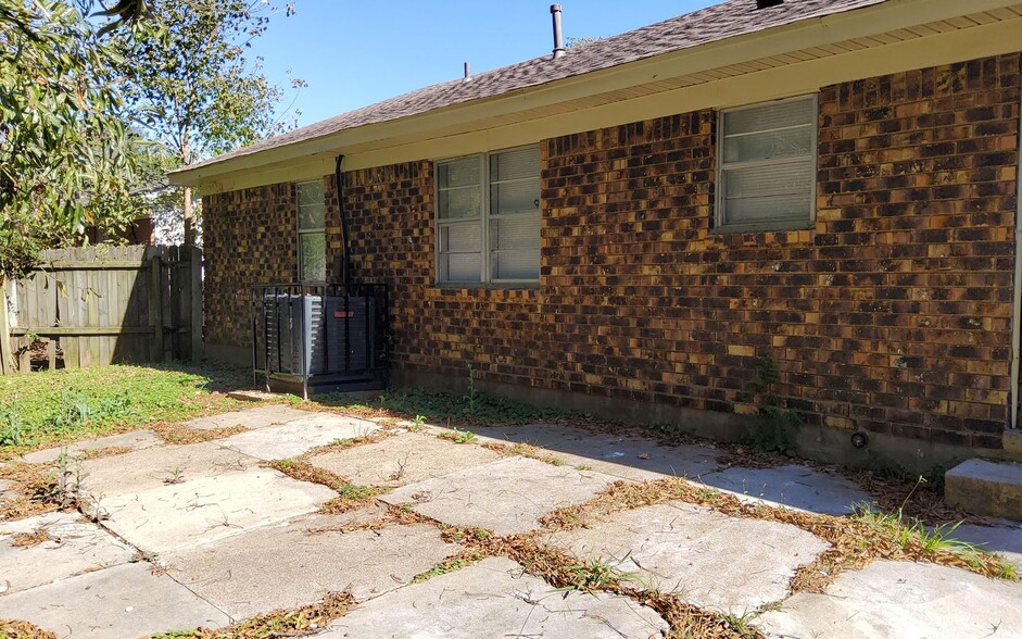 Building Photo - 5061 Belfast Dr