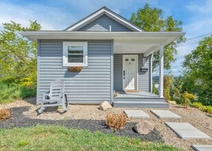 Building Photo - Sweet and Updated Bungalow in Ellwood City...