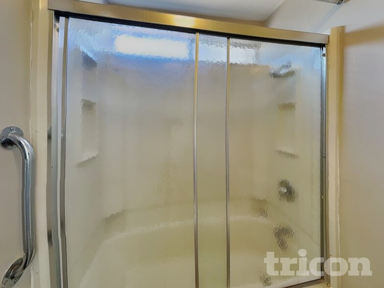 Building Photo - 2255 Howard Dr