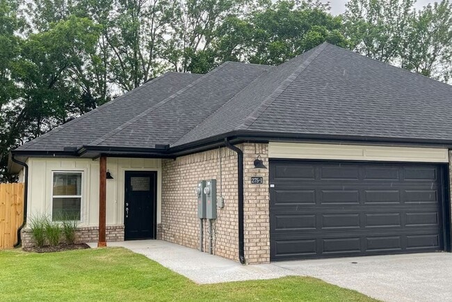 Building Photo - Farmington Hills Duplexes