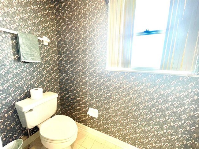 Building Photo - 315 Lazy Acres Ln