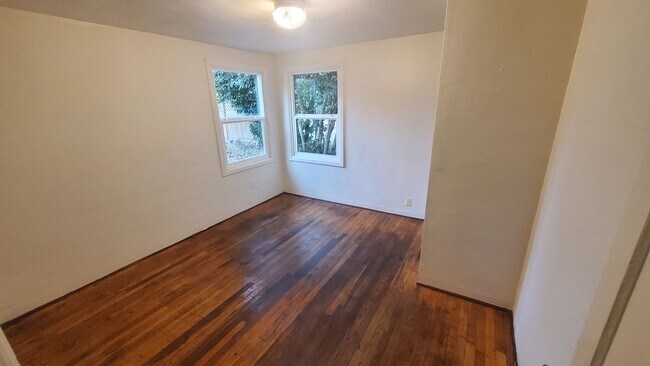 Building Photo - Johnson Duplex