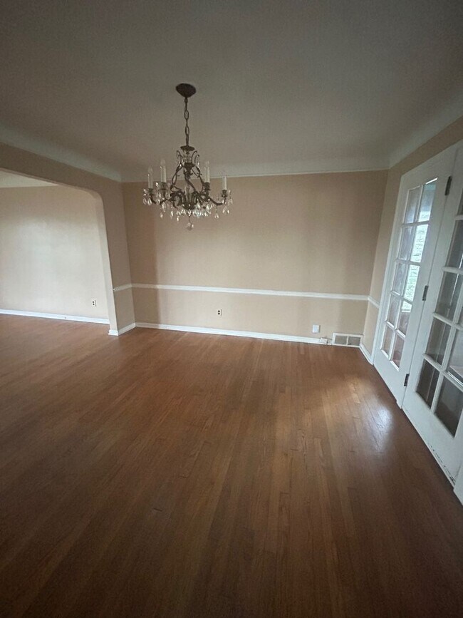 Building Photo - "Modern Luxury Awaits: Discover Serenity i...