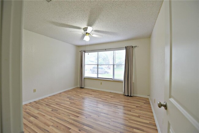 Building Photo - 4604 Pelham Dr