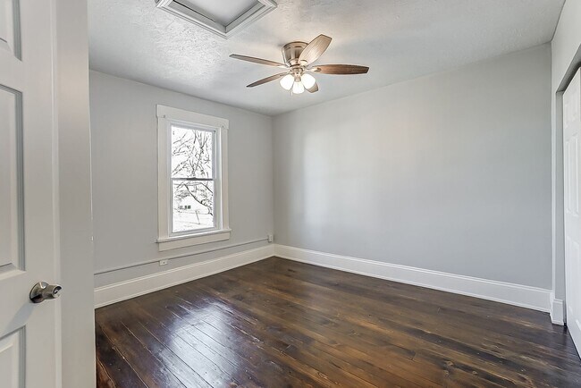 Building Photo - Four Bedroom Available in Dayton!