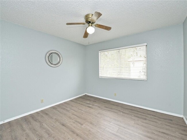 Building Photo - 5809 Spring Meadow Rd