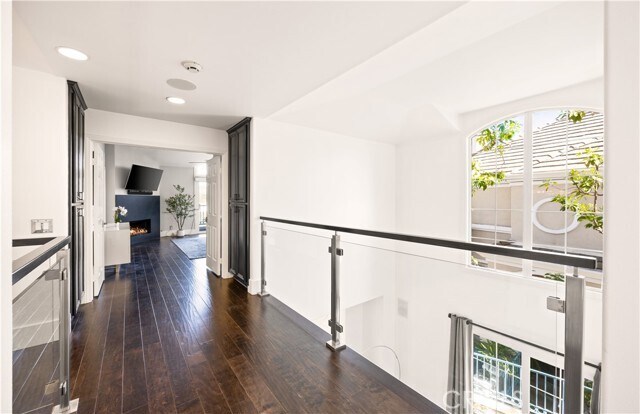 Building Photo - 4 Chandon