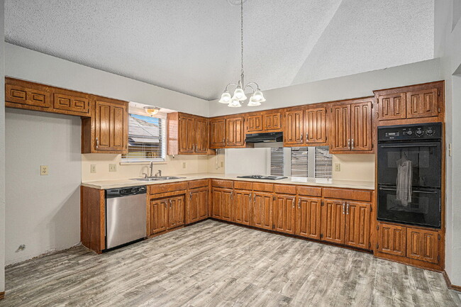 Building Photo - Section 8 Welcomed!! Spacious 5-Bed, 2.5-B...