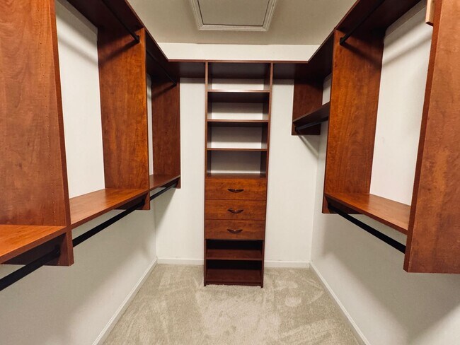 Building Photo - South AVL - Well Kept, Large Home with Garage