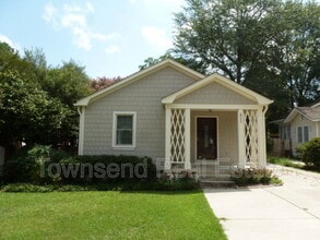 Building Photo - 211 Ellington St