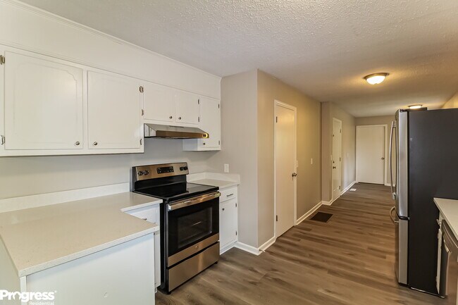 Building Photo - 632 Country Club Dr