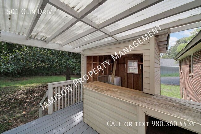 Building Photo - 501 Olin Dr