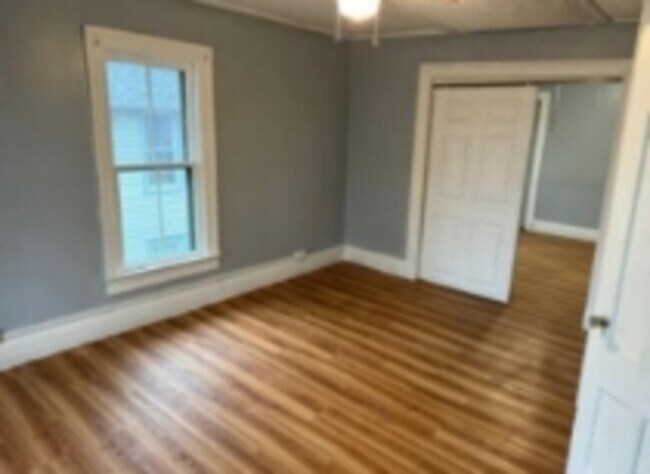 Building Photo - 435 S Meadow St