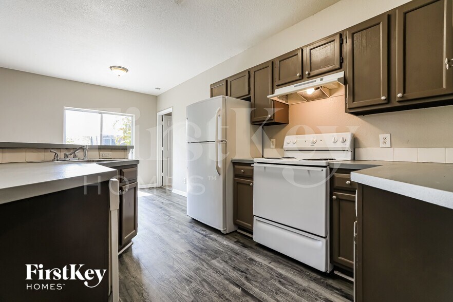 Building Photo - 3169 N Biscayne Dr