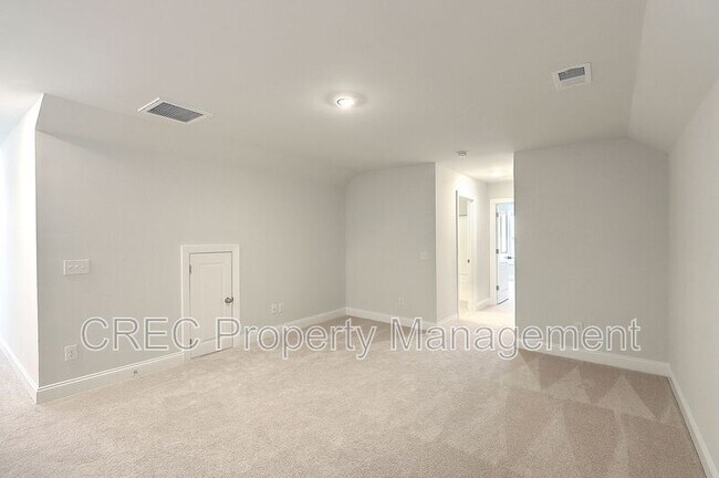 Building Photo - 166 Whaler Ave