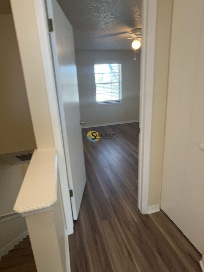 Building Photo - 8702 Bandera Cir S