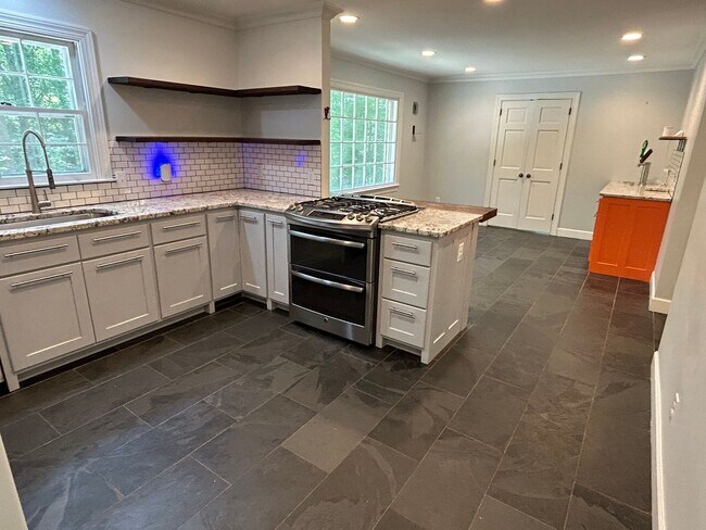 Building Photo - 5 Bed | 3.5 Bath House in Raleigh