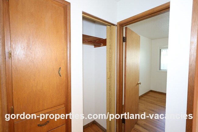 Building Photo - NE 65th Ave - North Tabor single level 1 bedroom apartment