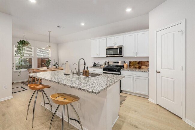 Building Photo - 2640 Indian Clover Trl