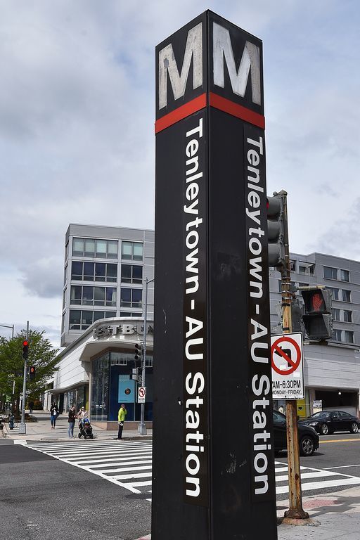 Building Photo - GREAT CORNER VIEWS! Wood floor Condo in Perfect DC Location Overlooking McLean Gardens