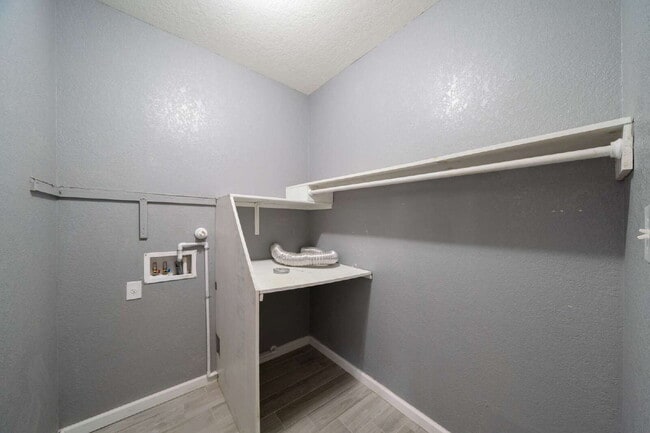 Building Photo - 9131 Canter Horse