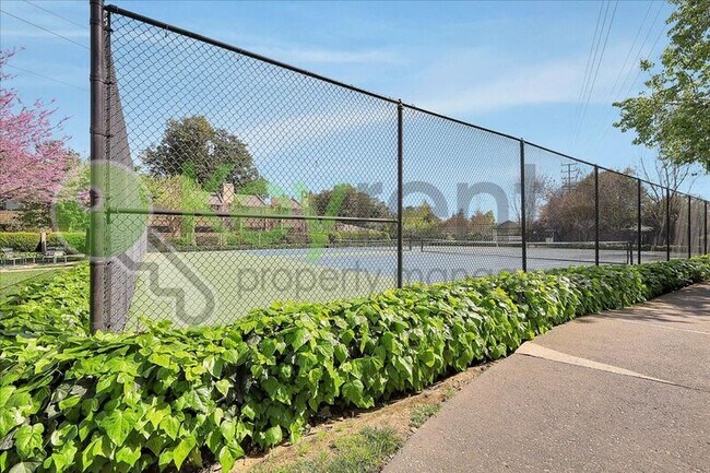 Building Photo - 2254 Woodside Ln