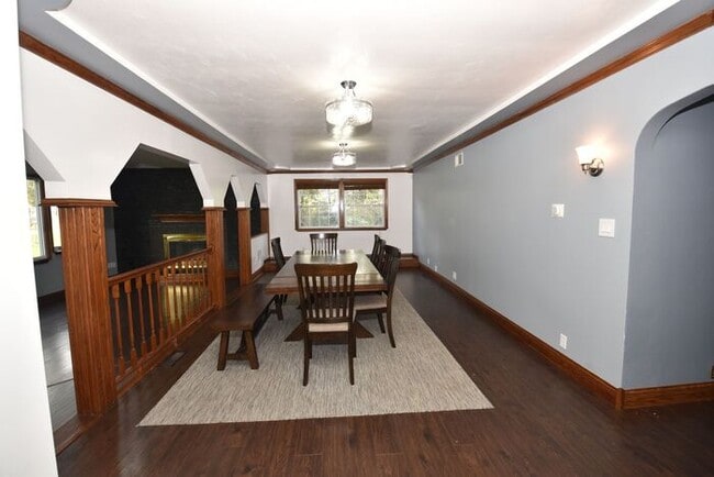 Building Photo - Monthly Rent Reduded! Mishawaka 4 bedroom with a Primary suite and 2 car garage on a large lot