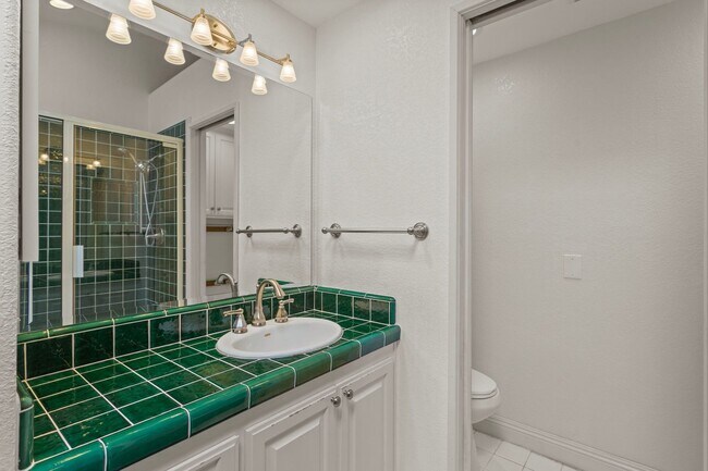 Building Photo - Stunning *VIEW* home for rent in desirable...