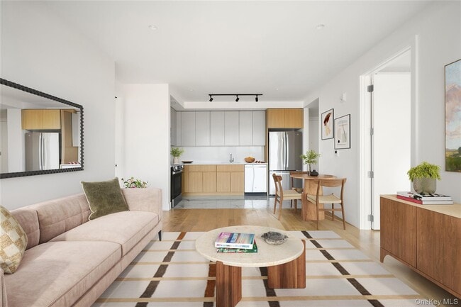 Building Photo - 44 Hudson St