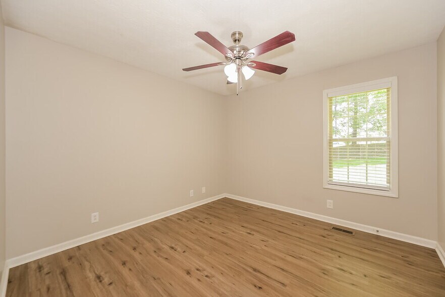Building Photo - 165 Brookview Cir