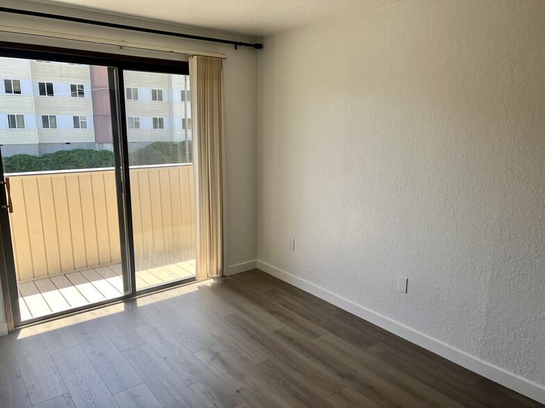 Building Photo - 132 NW Larry St