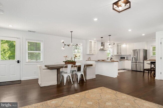 Building Photo - 6670 Cedar Cove Rd