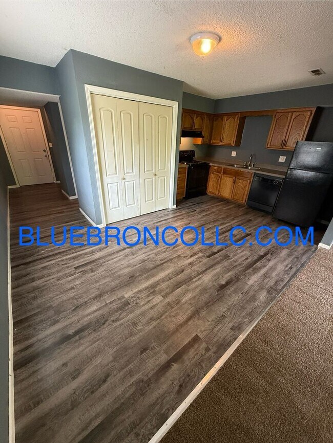 Building Photo - All the Space You Need – 3-Bedroom with Ga...