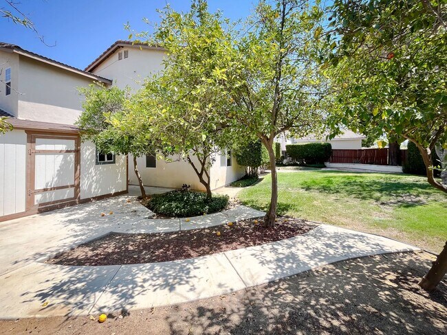 Building Photo - MUST SEE! Beautiful 3 bedroom + Loft + Office Space (or convert to 4th bedroom) + Large Backyard ...