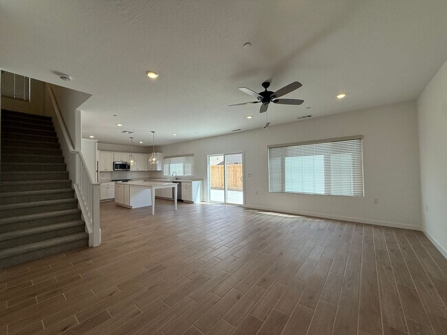 Building Photo - Brand new stunning 4-bedroom, 2.5-bathroom home in the desirable Clovis, CA